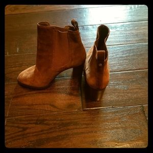 Suede size 7.5 ankle boots by Antonio Melani